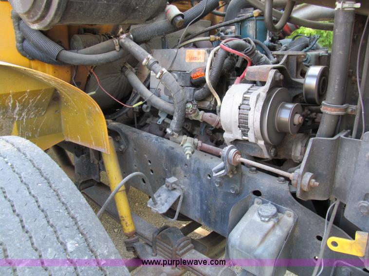 image for item A8369 2000 International Navistar 3800 school bus