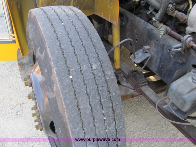 image for item A8369 2000 International Navistar 3800 school bus