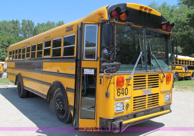 image for item A8370 2001 Thomas Built Saf-T-Liner school bus