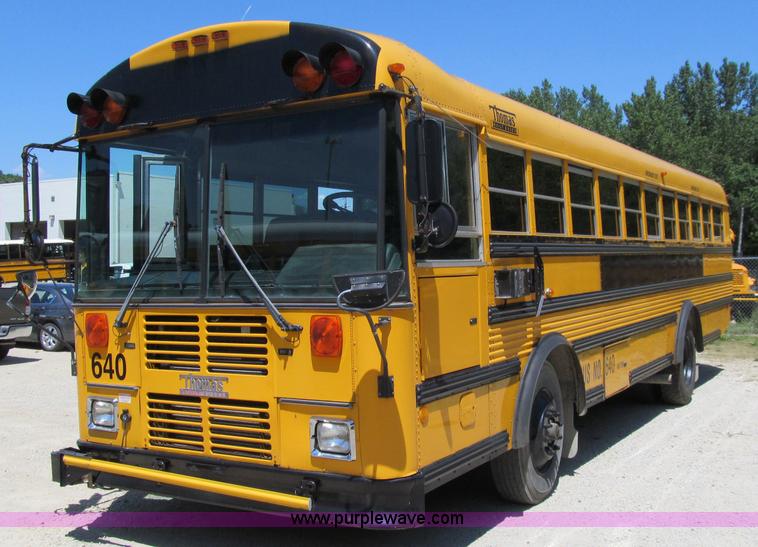 image for item A8370 2001 Thomas Built Saf-T-Liner school bus