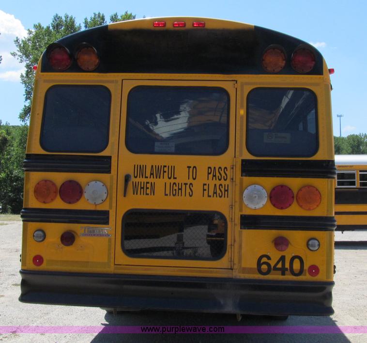 image for item A8370 2001 Thomas Built Saf-T-Liner school bus