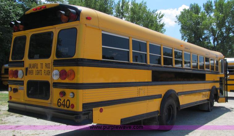 image for item A8370 2001 Thomas Built Saf-T-Liner school bus