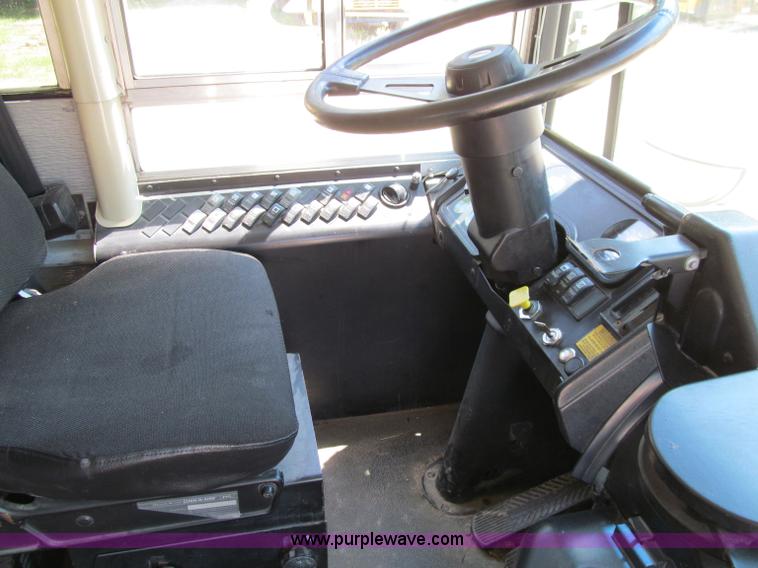 image for item A8370 2001 Thomas Built Saf-T-Liner school bus