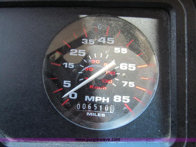 image for item A8370 2001 Thomas Built Saf-T-Liner school bus