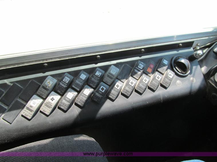 image for item A8370 2001 Thomas Built Saf-T-Liner school bus