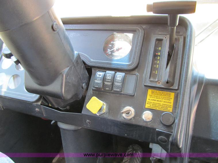 image for item A8370 2001 Thomas Built Saf-T-Liner school bus