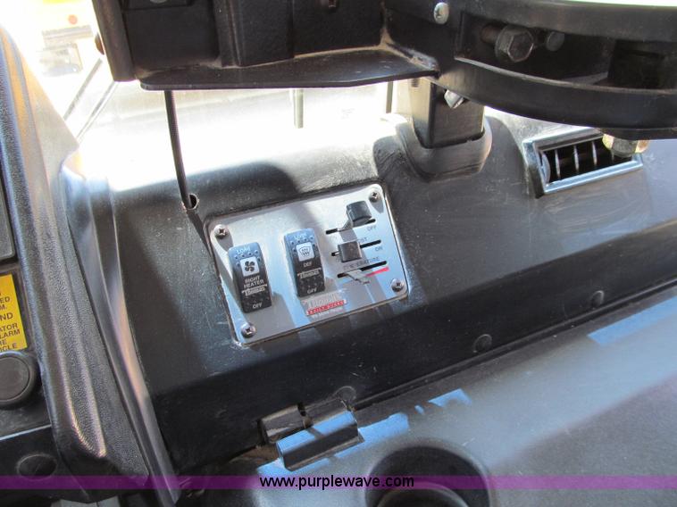 image for item A8370 2001 Thomas Built Saf-T-Liner school bus