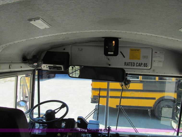 image for item A8370 2001 Thomas Built Saf-T-Liner school bus