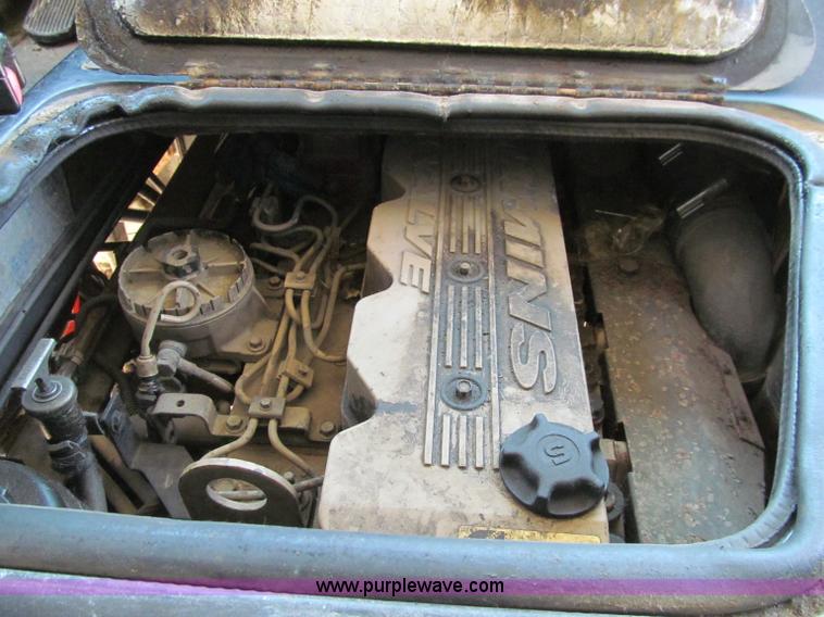 image for item A8370 2001 Thomas Built Saf-T-Liner school bus