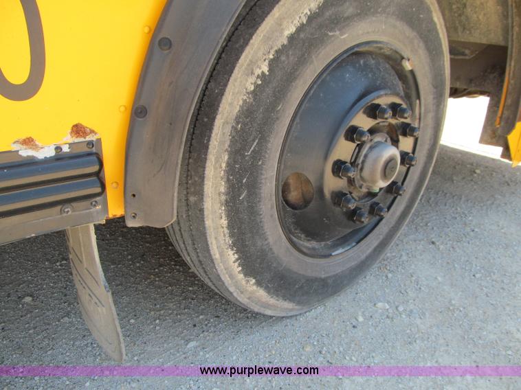 image for item A8370 2001 Thomas Built Saf-T-Liner school bus