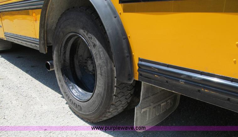 image for item A8370 2001 Thomas Built Saf-T-Liner school bus