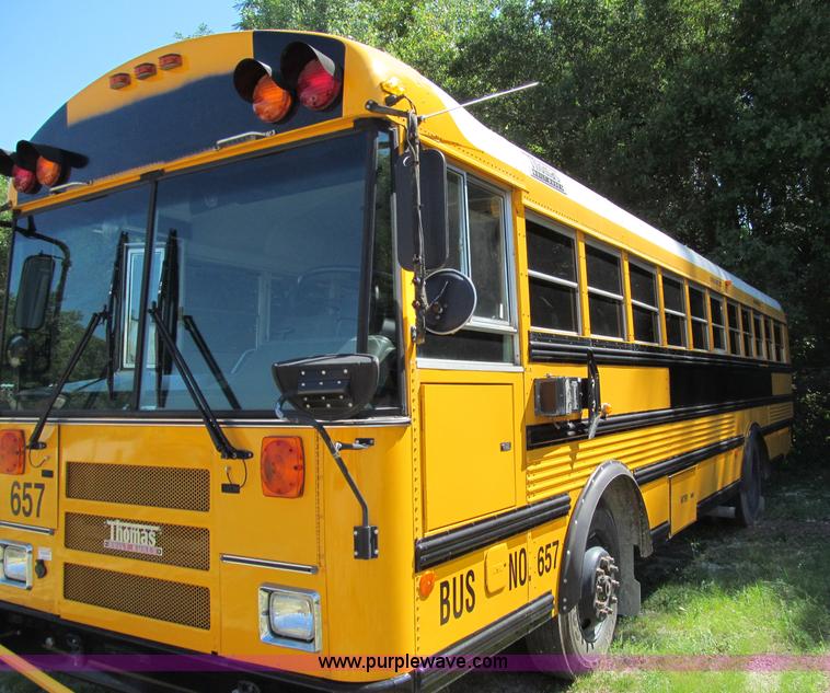 image for item A8371 2002 Thomas Built Saf-T-Liner school bus