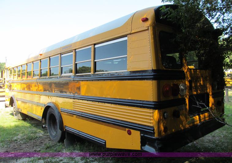 image for item A8371 2002 Thomas Built Saf-T-Liner school bus