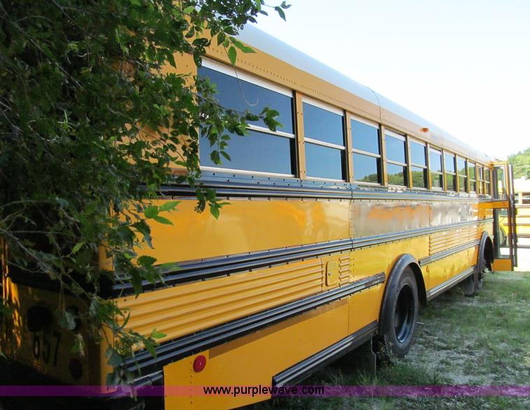 image for item A8371 2002 Thomas Built Saf-T-Liner school bus