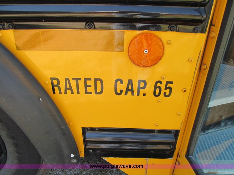 image for item A8371 2002 Thomas Built Saf-T-Liner school bus