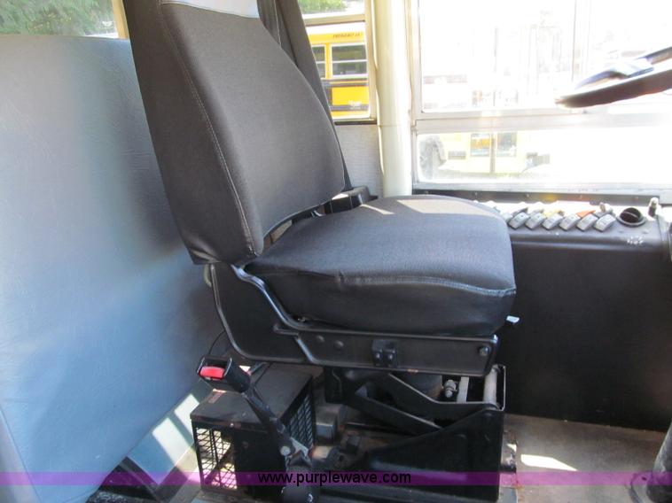 image for item A8371 2002 Thomas Built Saf-T-Liner school bus