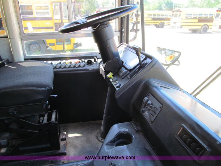 image for item A8371 2002 Thomas Built Saf-T-Liner school bus