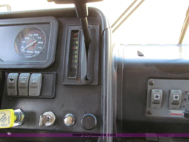 image for item A8371 2002 Thomas Built Saf-T-Liner school bus