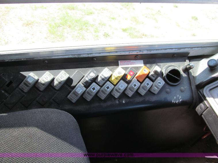 image for item A8371 2002 Thomas Built Saf-T-Liner school bus