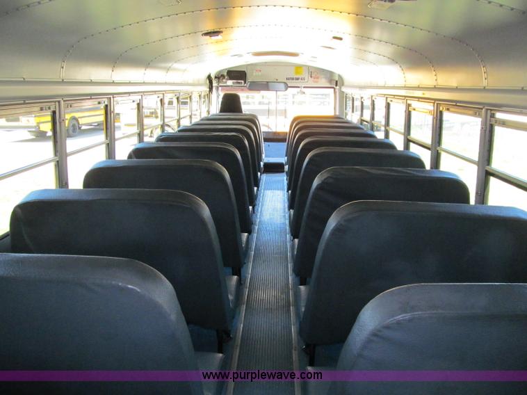 image for item A8371 2002 Thomas Built Saf-T-Liner school bus