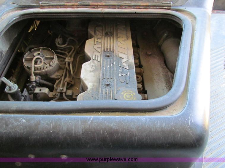 image for item A8371 2002 Thomas Built Saf-T-Liner school bus