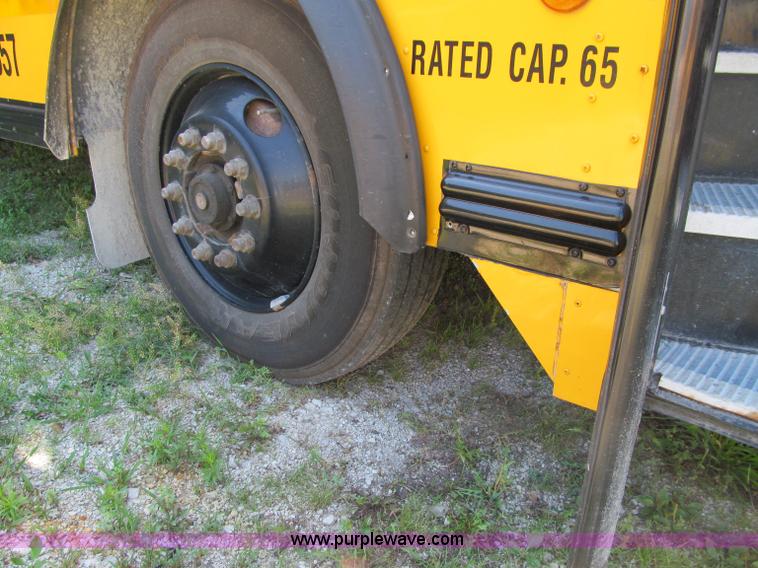 image for item A8371 2002 Thomas Built Saf-T-Liner school bus