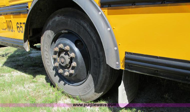 image for item A8371 2002 Thomas Built Saf-T-Liner school bus