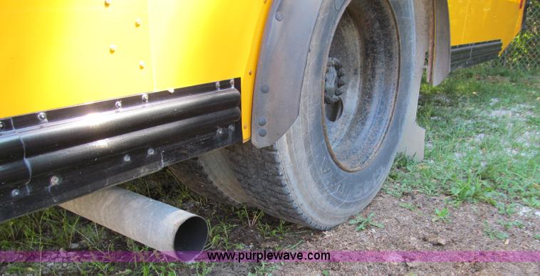 image for item A8371 2002 Thomas Built Saf-T-Liner school bus