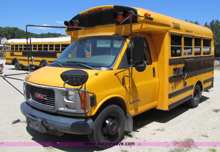 image for item A8372 2001 GMC Savana 3500 school bus