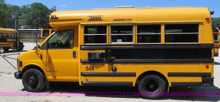 image for item A8372 2001 GMC Savana 3500 school bus