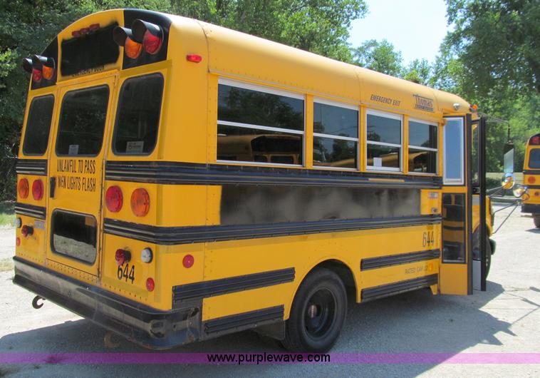 image for item A8372 2001 GMC Savana 3500 school bus