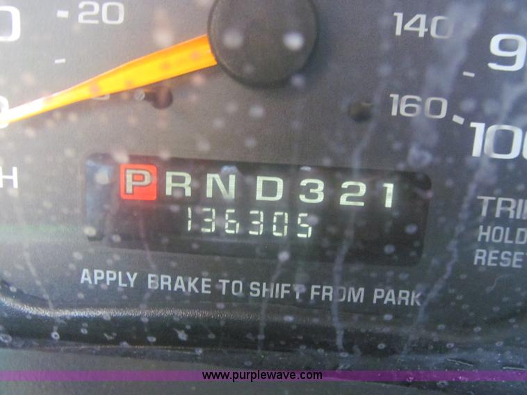 image for item A8372 2001 GMC Savana 3500 school bus