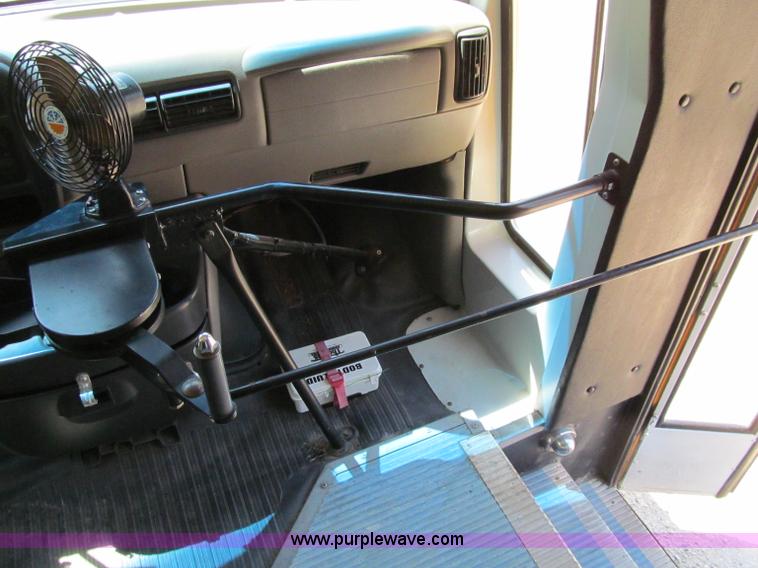 image for item A8372 2001 GMC Savana 3500 school bus