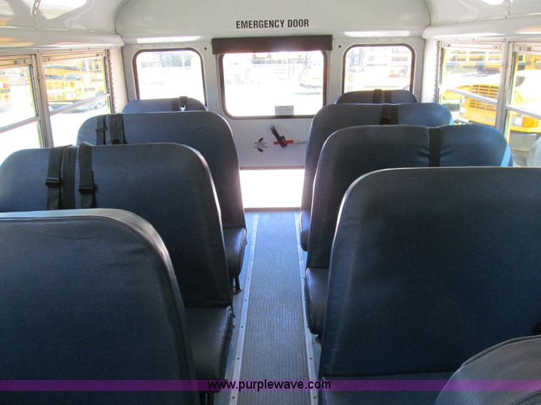 image for item A8372 2001 GMC Savana 3500 school bus