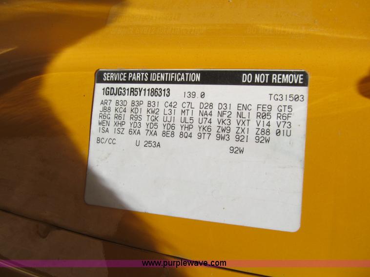 image for item A8372 2001 GMC Savana 3500 school bus