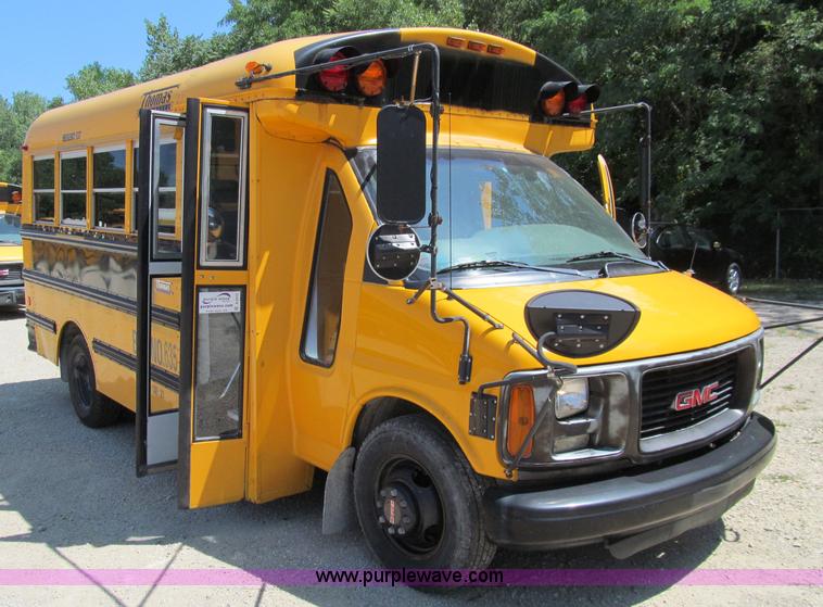 image for item A8373 2000 GMC Savana 3500 school bus