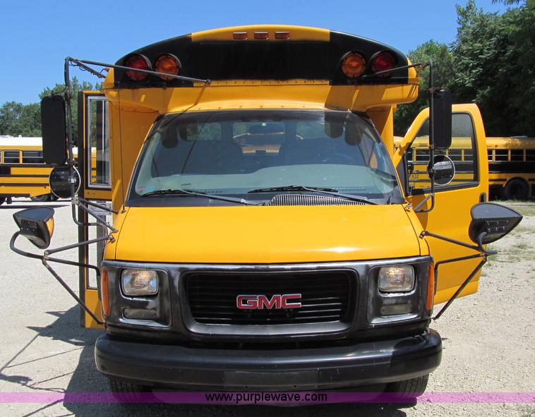 image for item A8373 2000 GMC Savana 3500 school bus