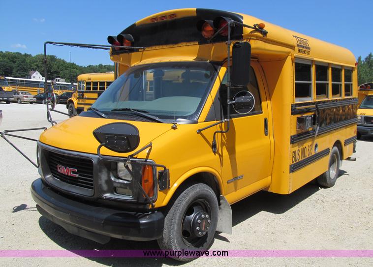 image for item A8373 2000 GMC Savana 3500 school bus