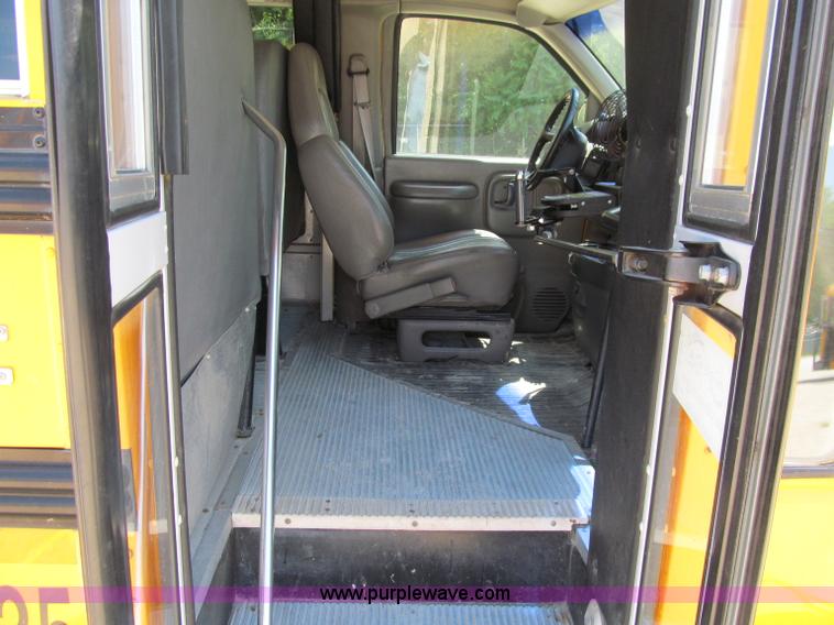 image for item A8373 2000 GMC Savana 3500 school bus