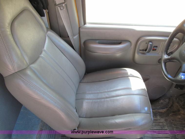 image for item A8373 2000 GMC Savana 3500 school bus