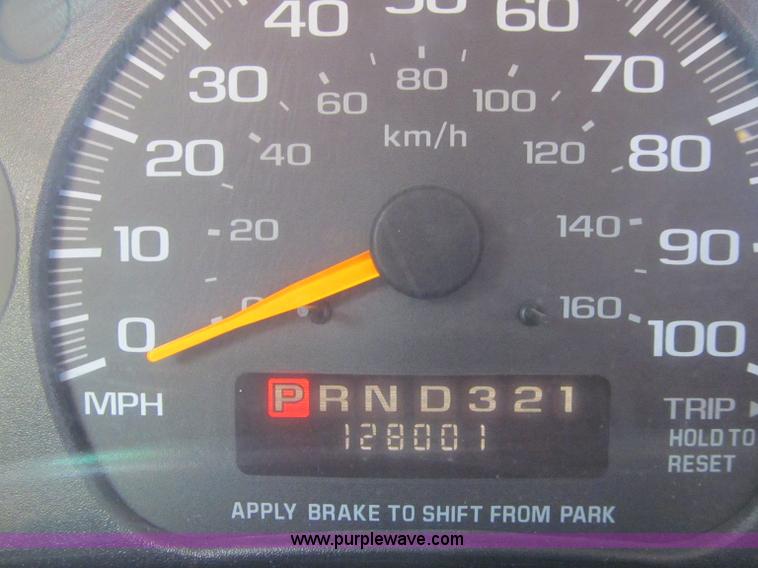 image for item A8373 2000 GMC Savana 3500 school bus