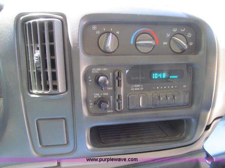 image for item A8373 2000 GMC Savana 3500 school bus