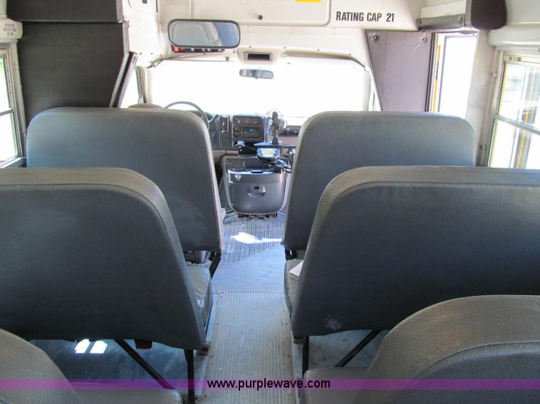 image for item A8373 2000 GMC Savana 3500 school bus