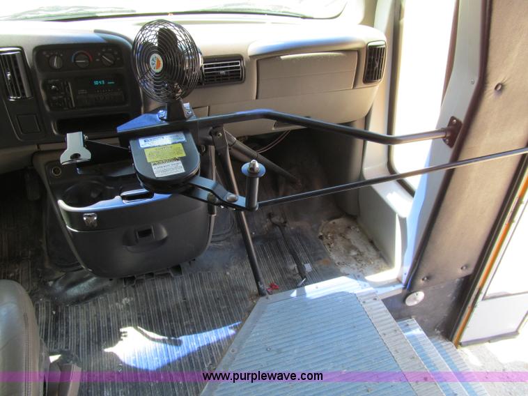 image for item A8373 2000 GMC Savana 3500 school bus