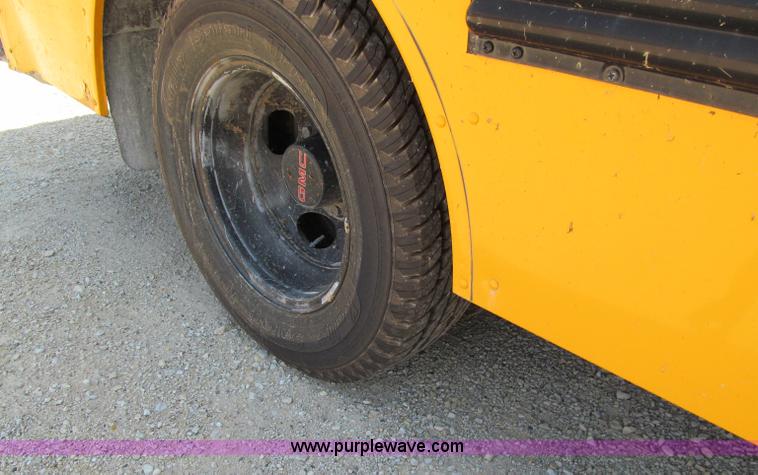 image for item A8373 2000 GMC Savana 3500 school bus
