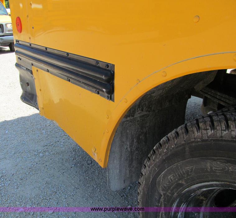 image for item A8373 2000 GMC Savana 3500 school bus