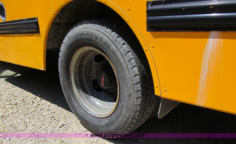 image for item A8373 2000 GMC Savana 3500 school bus