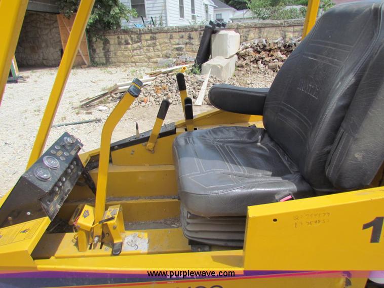 image for item B1425 2006 Hustler 6400 Hill Sider lawn mower