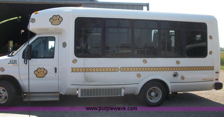 image for item B1427 2007 Ford E450 Super Duty transit bus