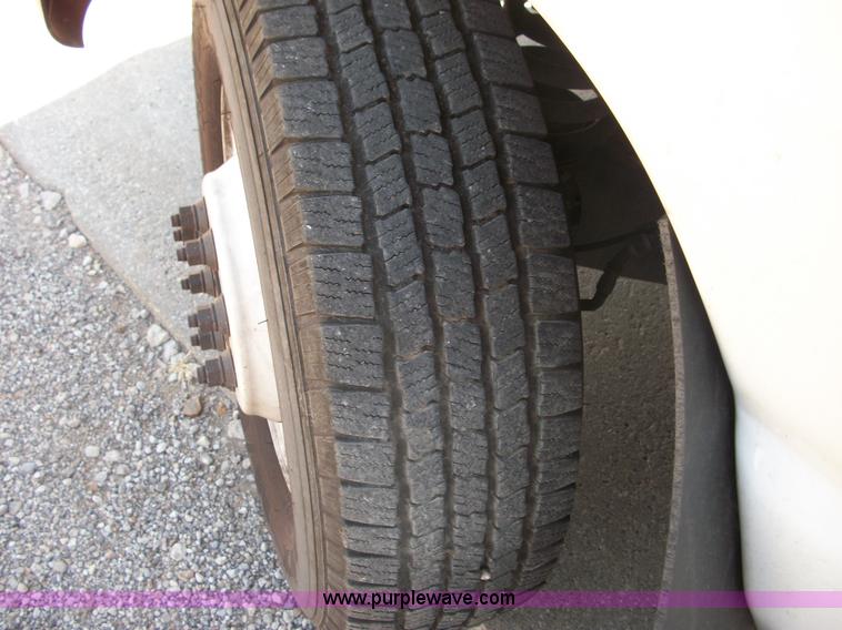 image for item B1427 2007 Ford E450 Super Duty transit bus